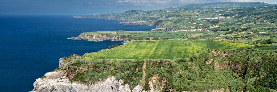 Ever-green and ever-blooming island with a scent of tea? Yes – the Azores!