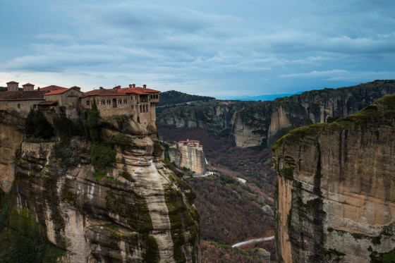 Discover Mysterious Metéora in the Skies!
